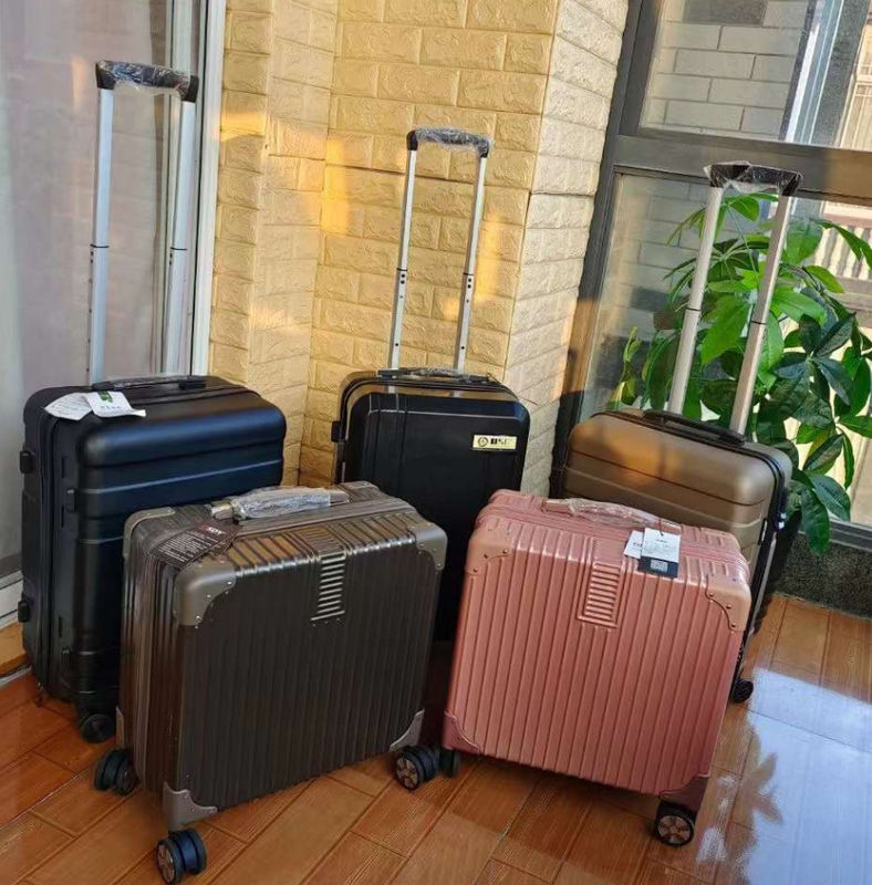 Συσκευές 3pcs Συσκευές ABS Σκληρές Συσκευές με τροχούς περιστροφής TSA κλειδαριά Ελαφρύ βιώσιμο οικογενειακό ταξιδιωτικό σύνολο βαλίτσες