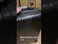 Μονάδα βαλιτσών από πολυχρωματικό υλικό ABS, ανθεκτική σε νερό πολυανθρακικό.